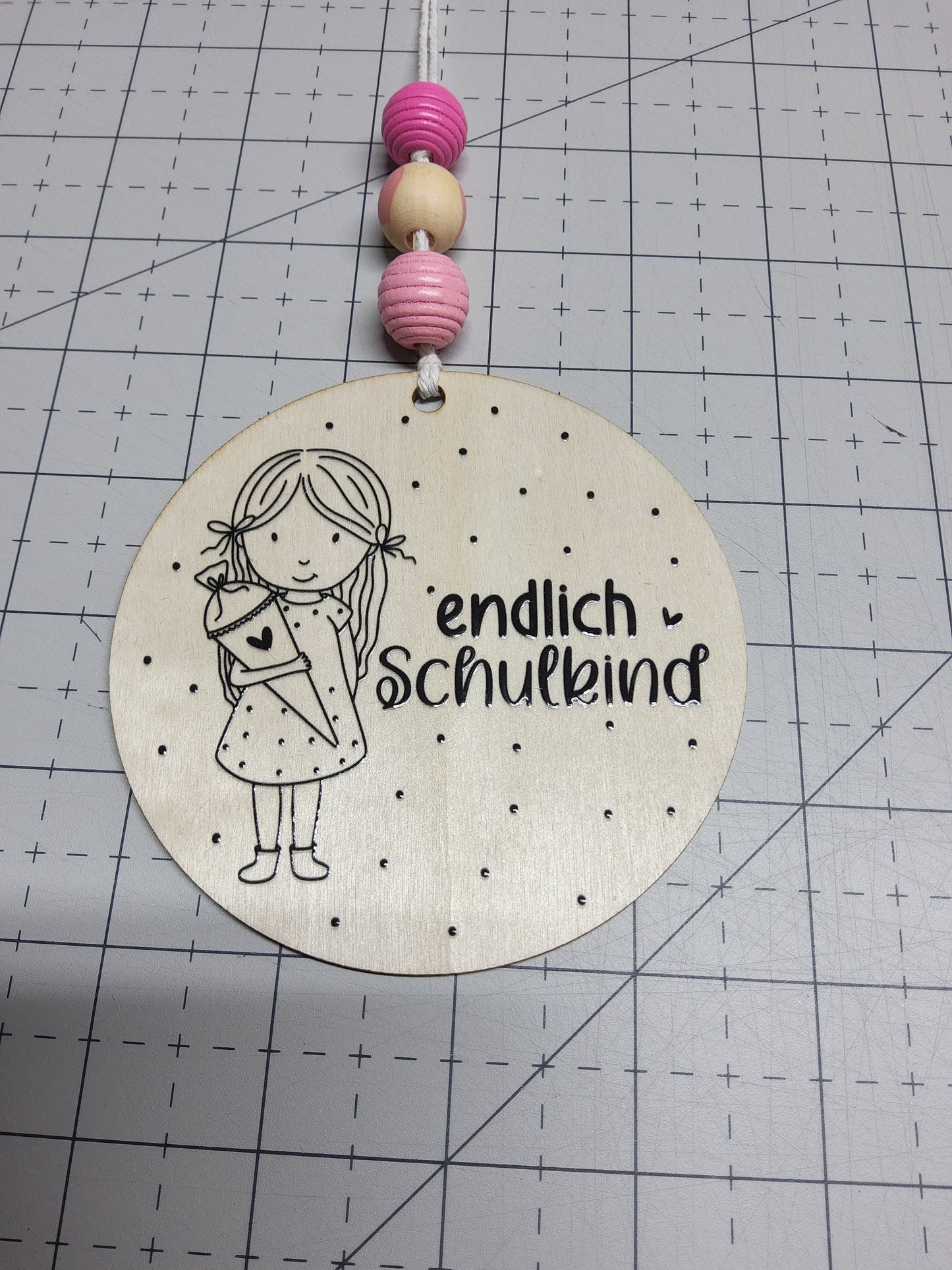 Sofortkauf: Anhänger - wie abgebildet (Schulkind-Mädchen)