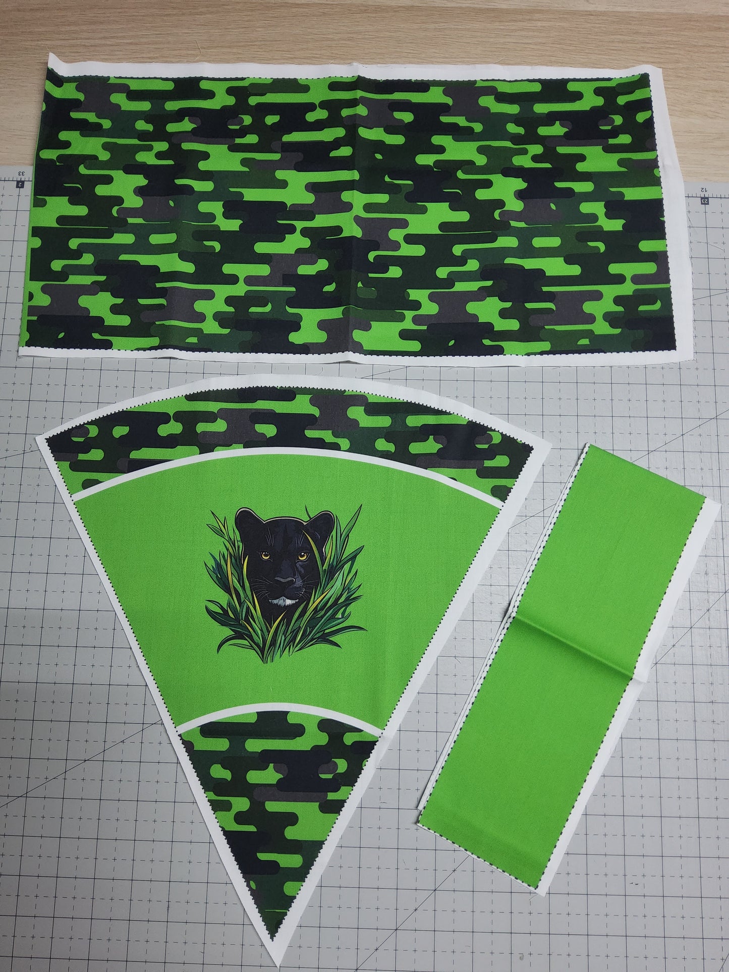 Sofortkauf 35cm: 35 cm (Geschwistertüte) aus Baumwolle als Nähset "Black Jungle-Panther im Gras" - wie abgebildet