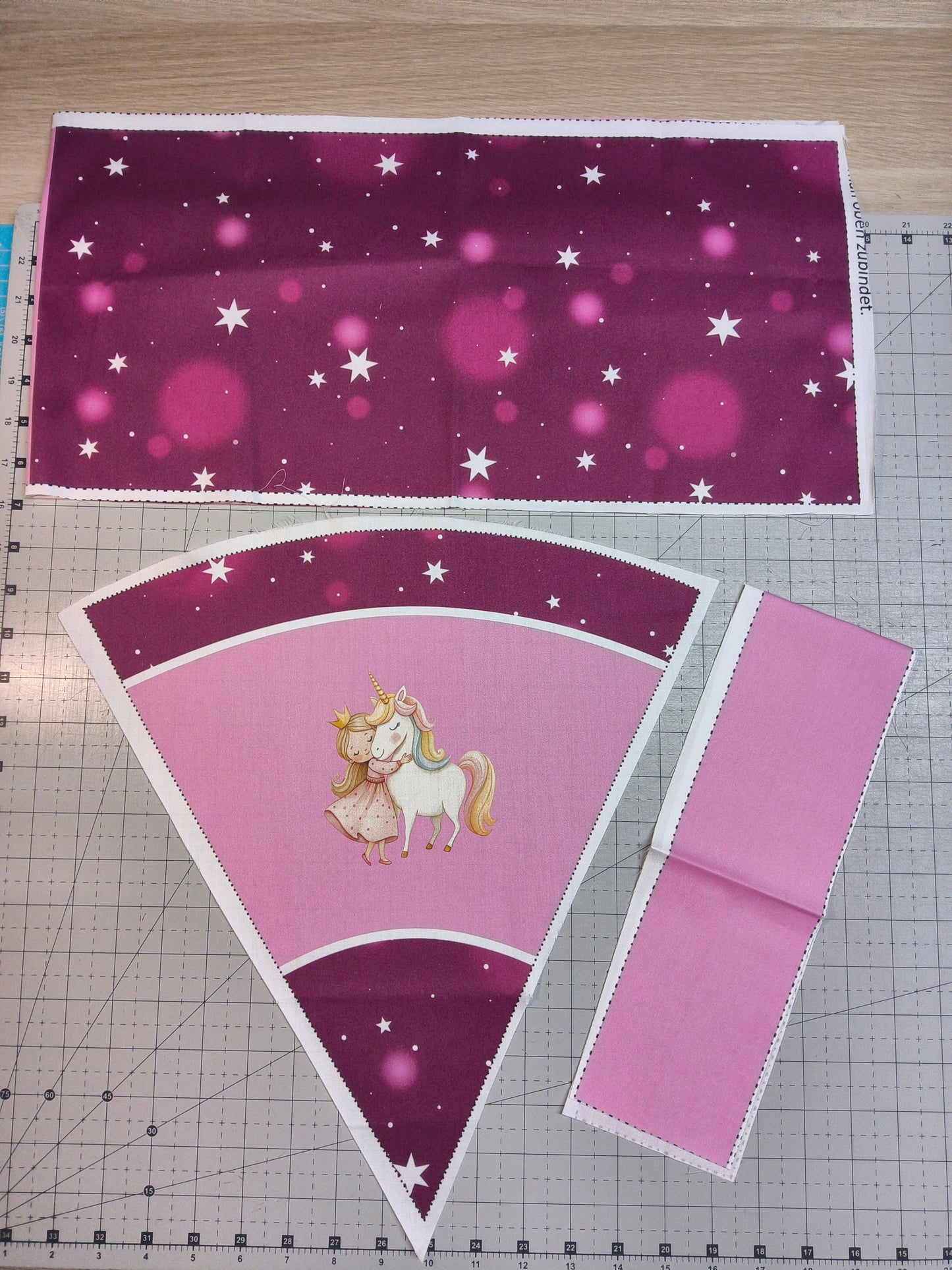 Sofortkauf 35cm: 35 cm (Geschwistertüte) aus Baumwolle als Nähset - "Einhorn mit Prinzessin auf Einhornwelt Beere" - wie abgebildet